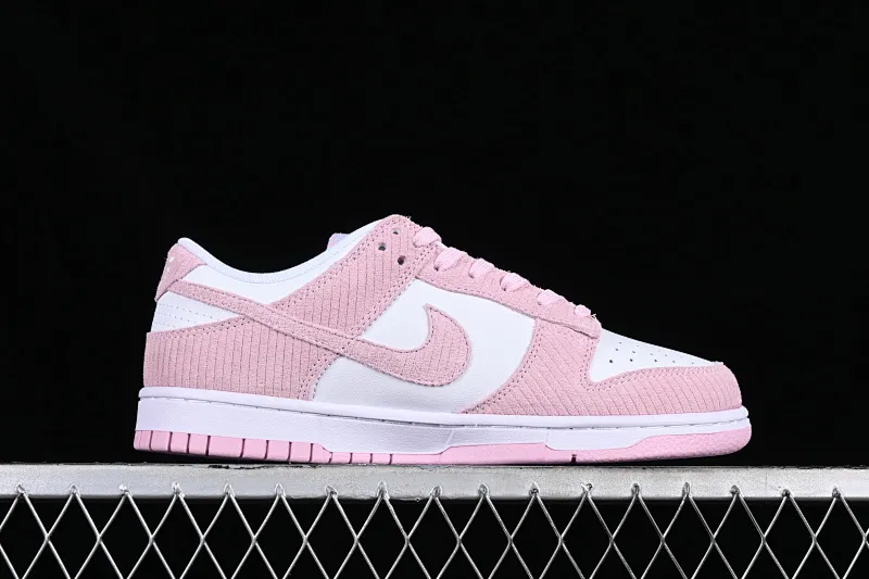 All categories Nk SB Dunk Series Nk SB Dunk Low low-top sneakers Cost-effective version Nk Dunk Low "Pink Corduroy" dirty pink corduroy SB low-top sports and leisure sneakers FN7167-100